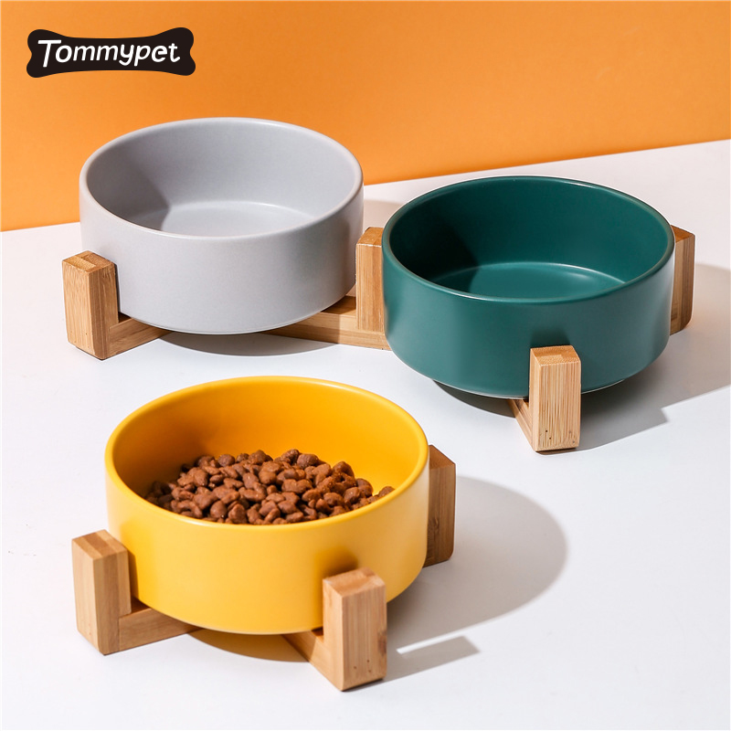 Vente en gros facile à nettoyer durable option de couleur multiple mangeoire à eau pour chien chat en céramique bol pour animaux de compagnie avec support en bois